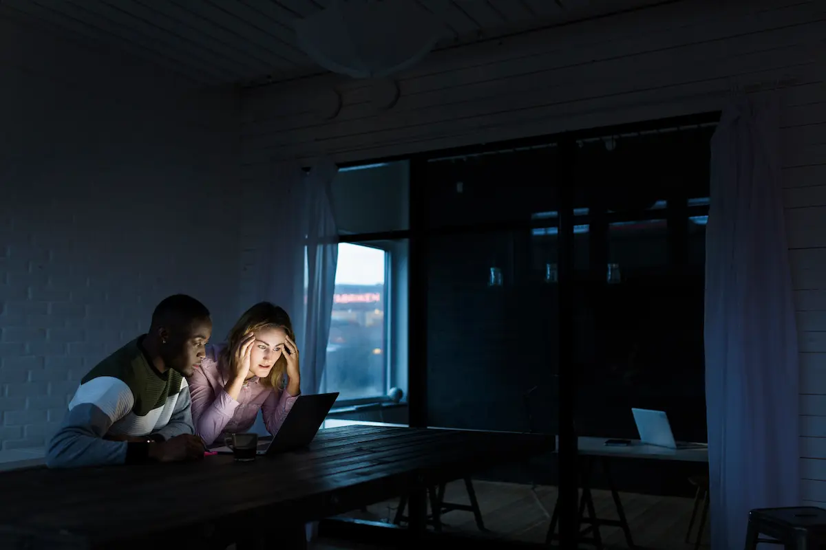 Cómo dar luz natural a una habitación sin ventanas