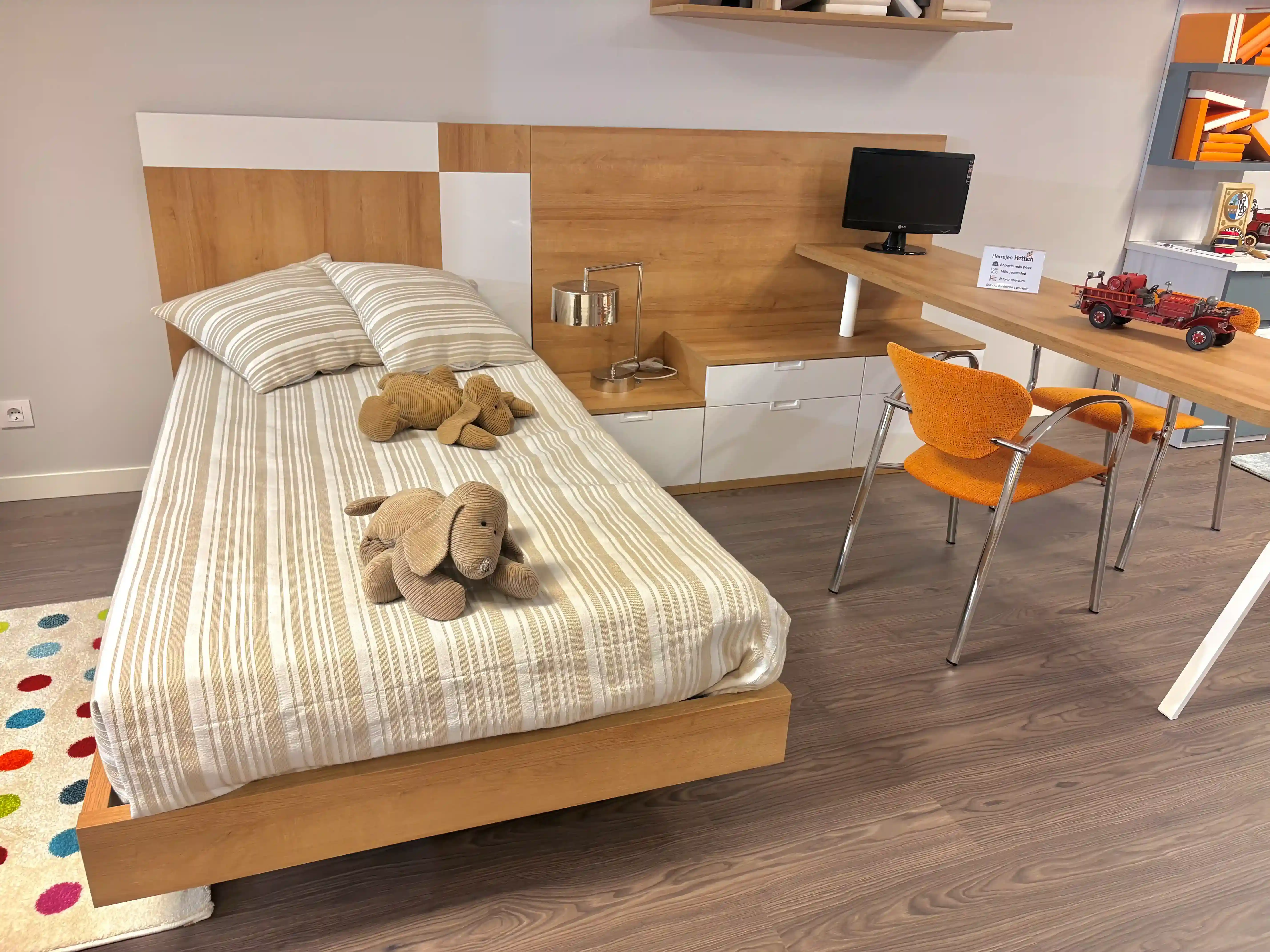 Imagen del producto Dormitorio Juvenil Funcional en Madera Natural y Blanco