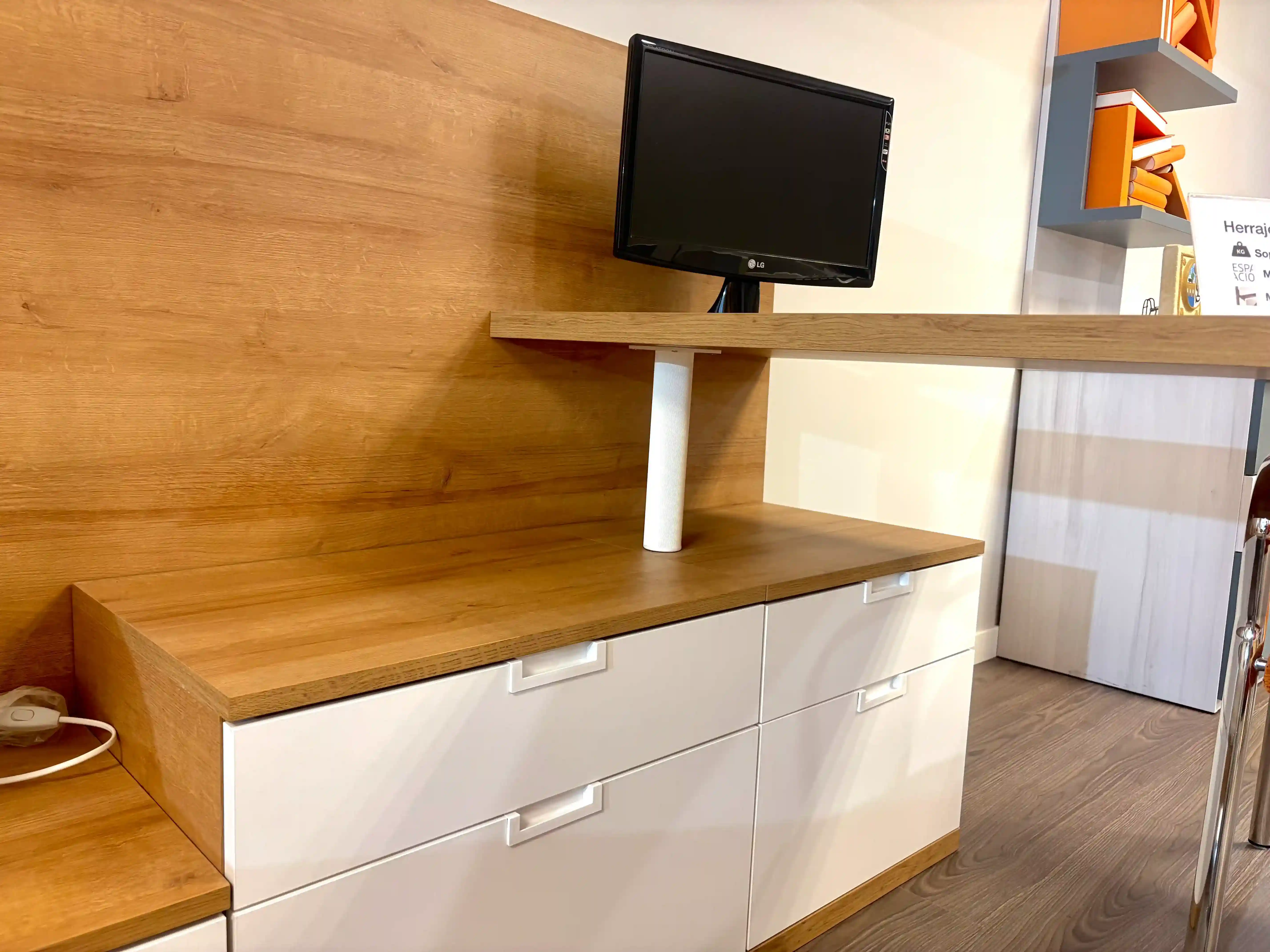 Imagen del producto Dormitorio Juvenil Funcional en Madera Natural y Blanco